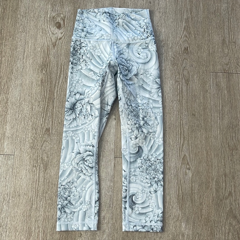 Lululemon crops